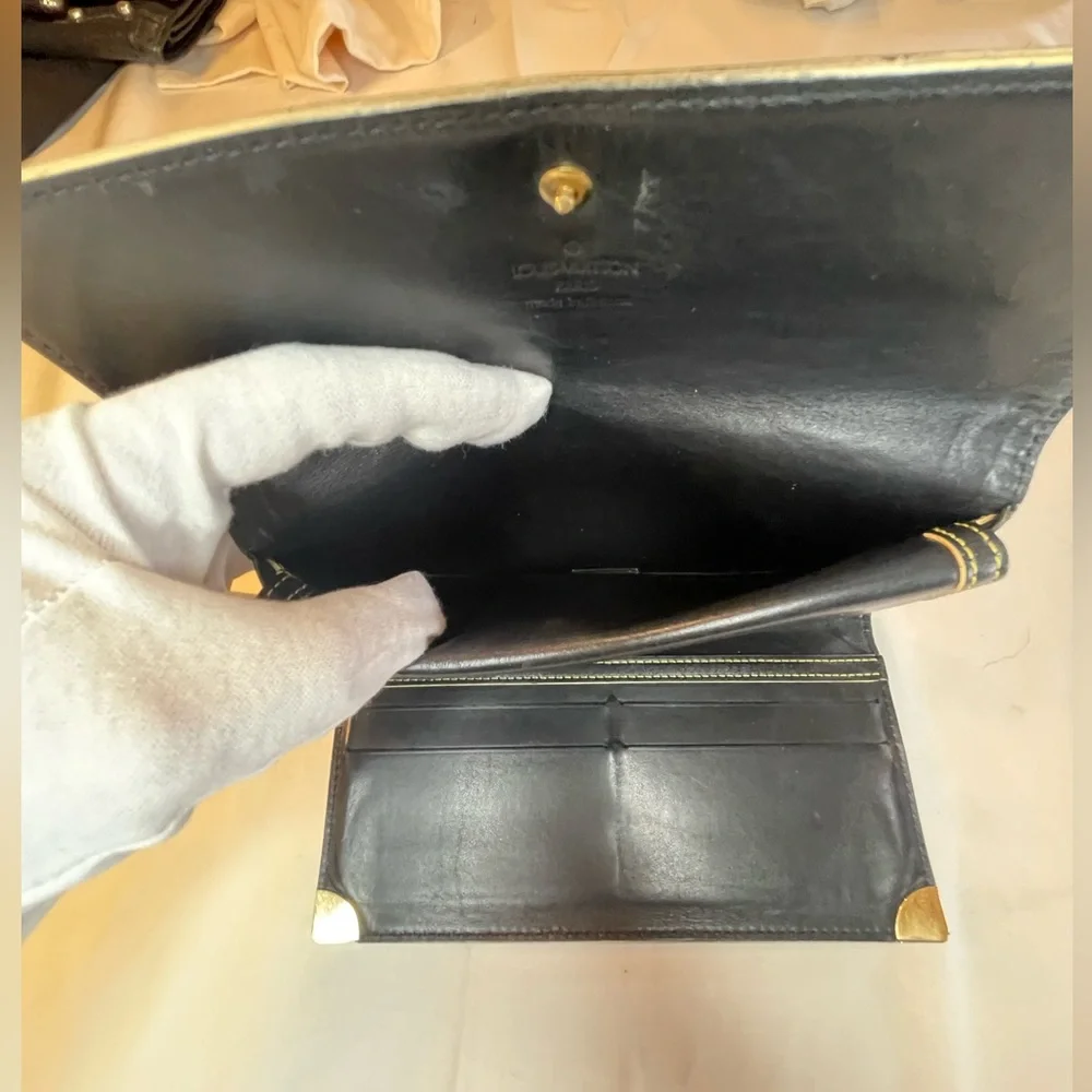 Louis Vuitton Suhali Porte-Trésor International Wallet